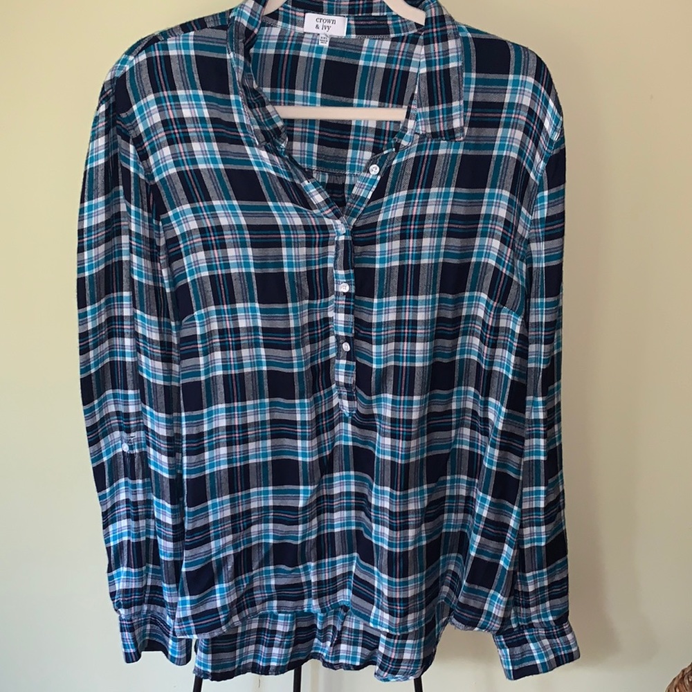Crown & Ivy flannel top XXL